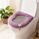 thumbnail image 5 of Cubierta de asiento de váter mullida en forma de calabaza • Tela de forro polar • Cálida y suave • Mango extraíble • Encaja en 42x37cm • Morado, gris, rosa • Comodidad para todo tipo • Fácil de, 5 of 6