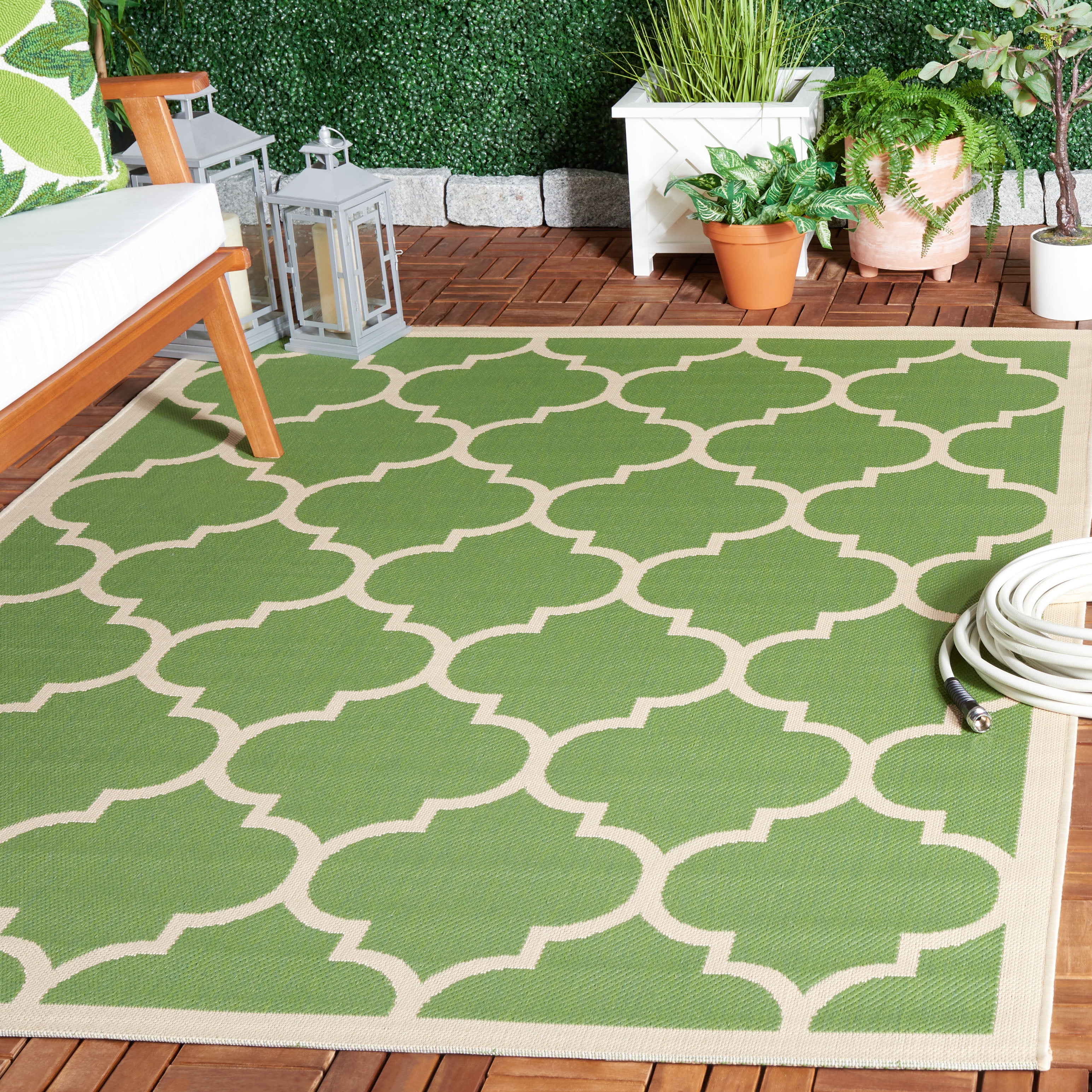 Safavieh Courtyard Alyssa Geometric Indoor/Outdoor Area Rug, Green/Beige, 4' x 4' Square