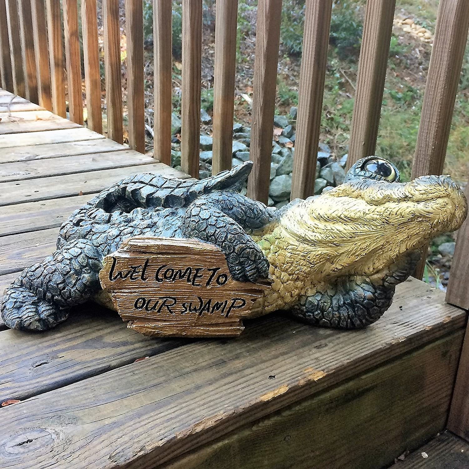 Homestyles Toad Hollow Extra Large Lying Gator with "Welcome to our Swamp" Sign Alligator Beach Garden Statue 21"W