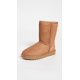 thumbnail image 2 of Botas UGG Classic Short II para mujer, color castaño, talla 06, 2 of 6
