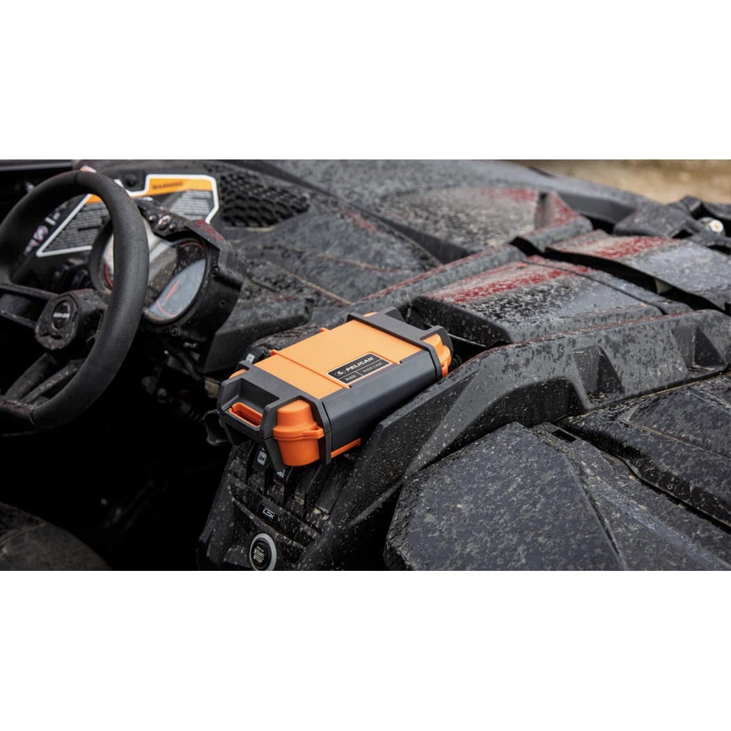 Pelican R40 - Hard case - polycarbonate, ABS plastic, thermoplastic polyurethane (TPU), nylon straps, stainless steel pins, thermoplastic rubber ...