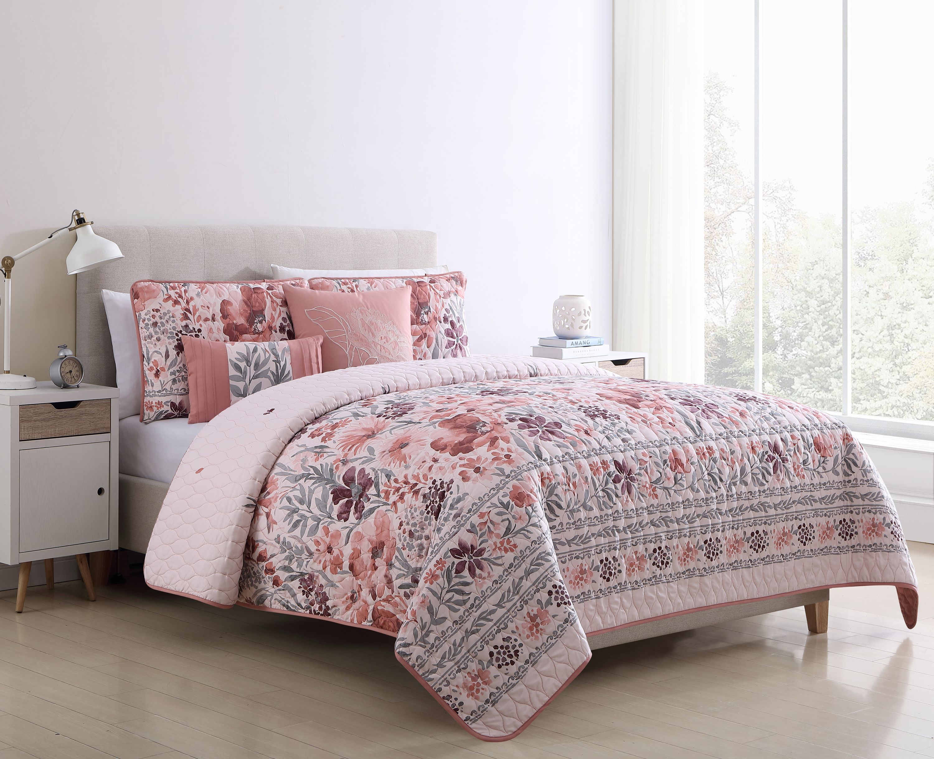 VCNY Home Gracey Blush Floral Quilt Set
