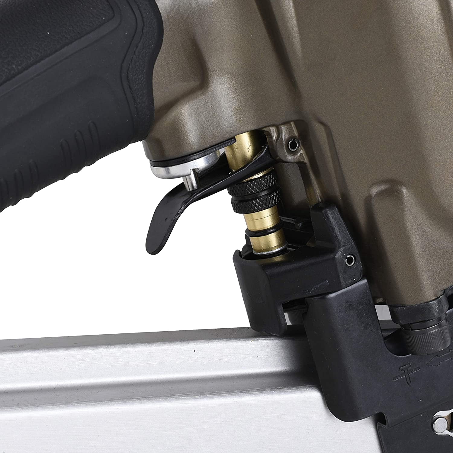 Carpenter Air Tools CFRN9021-B 21° Full Round Head Pneumatic Framing Nailer.