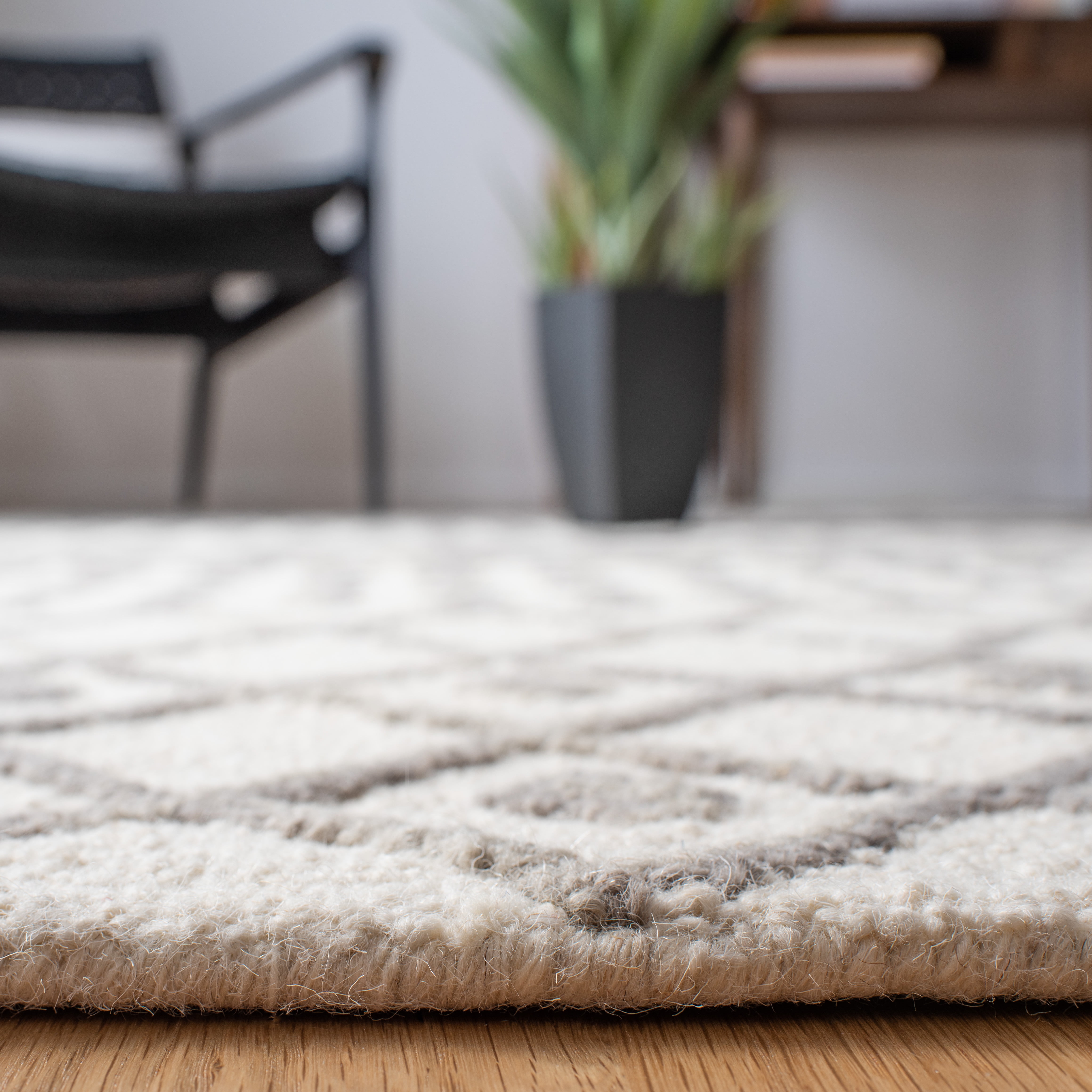 SAFAVIEH Blossom Aspen Geometric Wool Runner Rug, Ivory/Grey, 2'3" x 5'