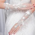 thumbnail image 2 of Guantes de encaje elegantes largos de cortesía de verano con flores y perlas y lazo para los dedos -4050358664481, 2 of 5