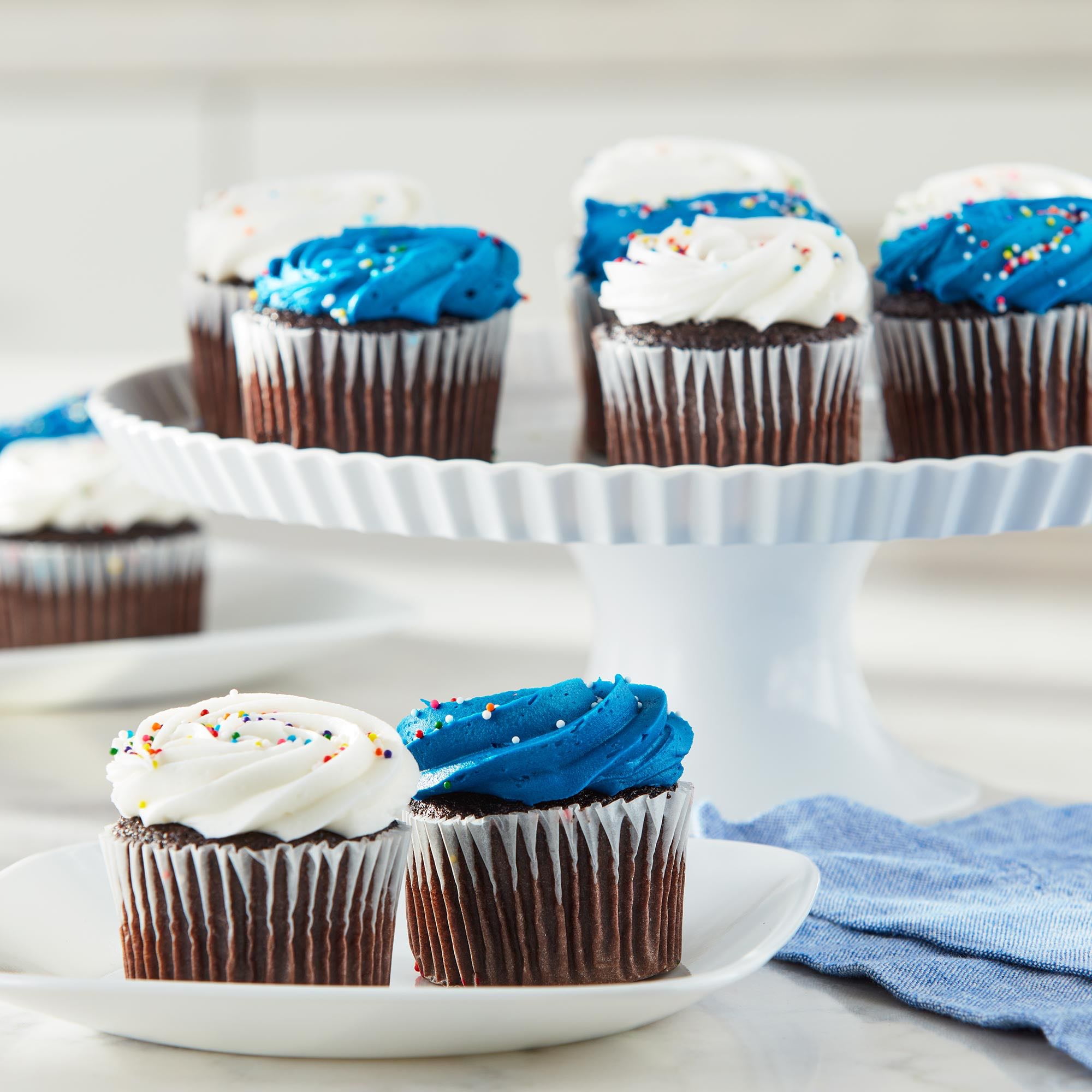 Freshness Guaranteed Chocolate Cupcakes, 22 oz, 12 Count, Colors Will Vary