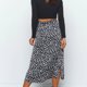 thumbnail image 4 of Falda midi con estampado de leopardo Falda midi de gasa con cremallera lateral dividida de talle alto para dama chica fiesta de citas Negro M, 4 of 6