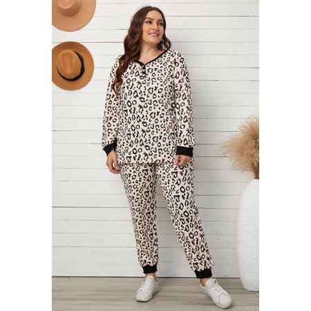 

Plus Size Leopard Print Lounge Set