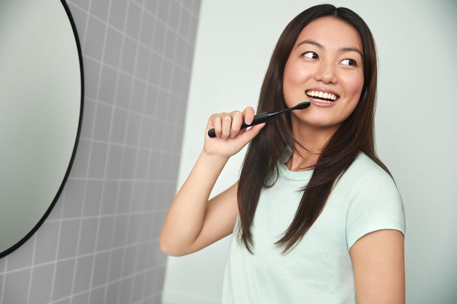 Brosse à dents rechargeable Philips One by Sonicare, noir, HY1200/26 Brosse à dents rechargeable One by Sonicare, noir