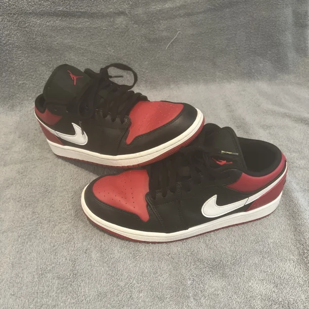 N I-K-E A i r-Jor-dan 1 Low Alternate Bred Toe 553558-066 Men’s Size 8