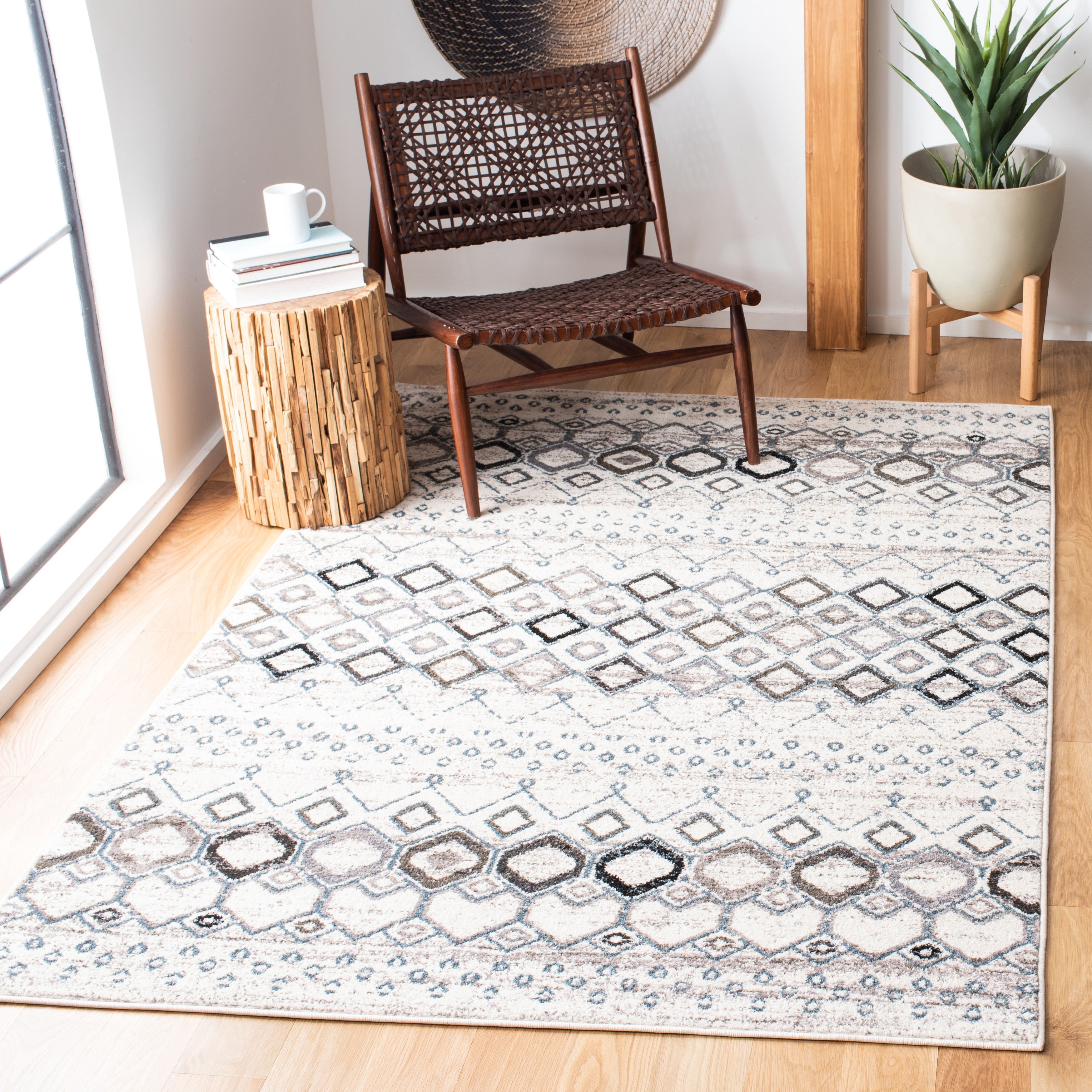 Safavieh Amsterdam Gladwin Geometric Area Rug, Ivory/Grey, 5'1" x 5'1" Square