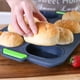 thumbnail image 3 of Molde de silicona para hornear Moule à agrave; Bandeja para hornear baguette de pan de forma ovalada antiadherente Bandeja para hornear Pan de hot dog reutilizable (gris) JFHHH pequeña, 3 of 5