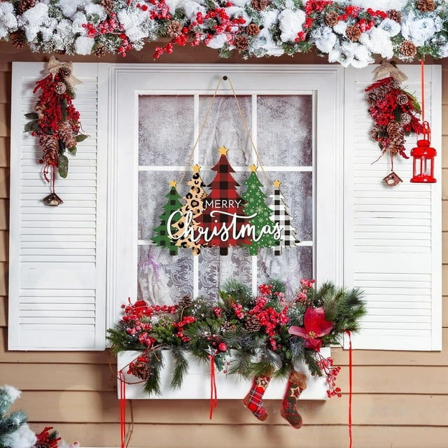 Festive Squirrel Plaque Grid Pattern Home for Seasonal Cheer | Window and Room for Christmas and Holiday Atmosphere