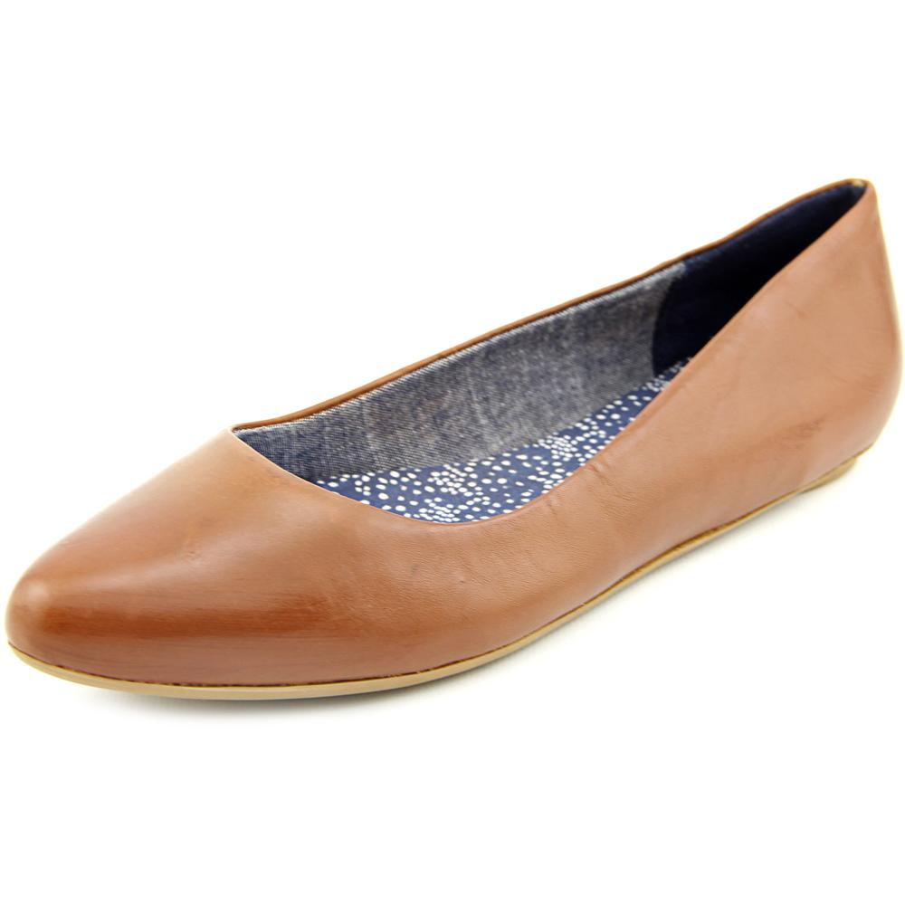 pointed flat leather shoes