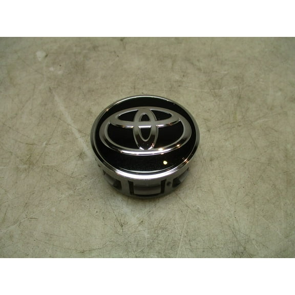 Pre-Owned 2024 Toyota Corolla Center Cap OEM (Good)