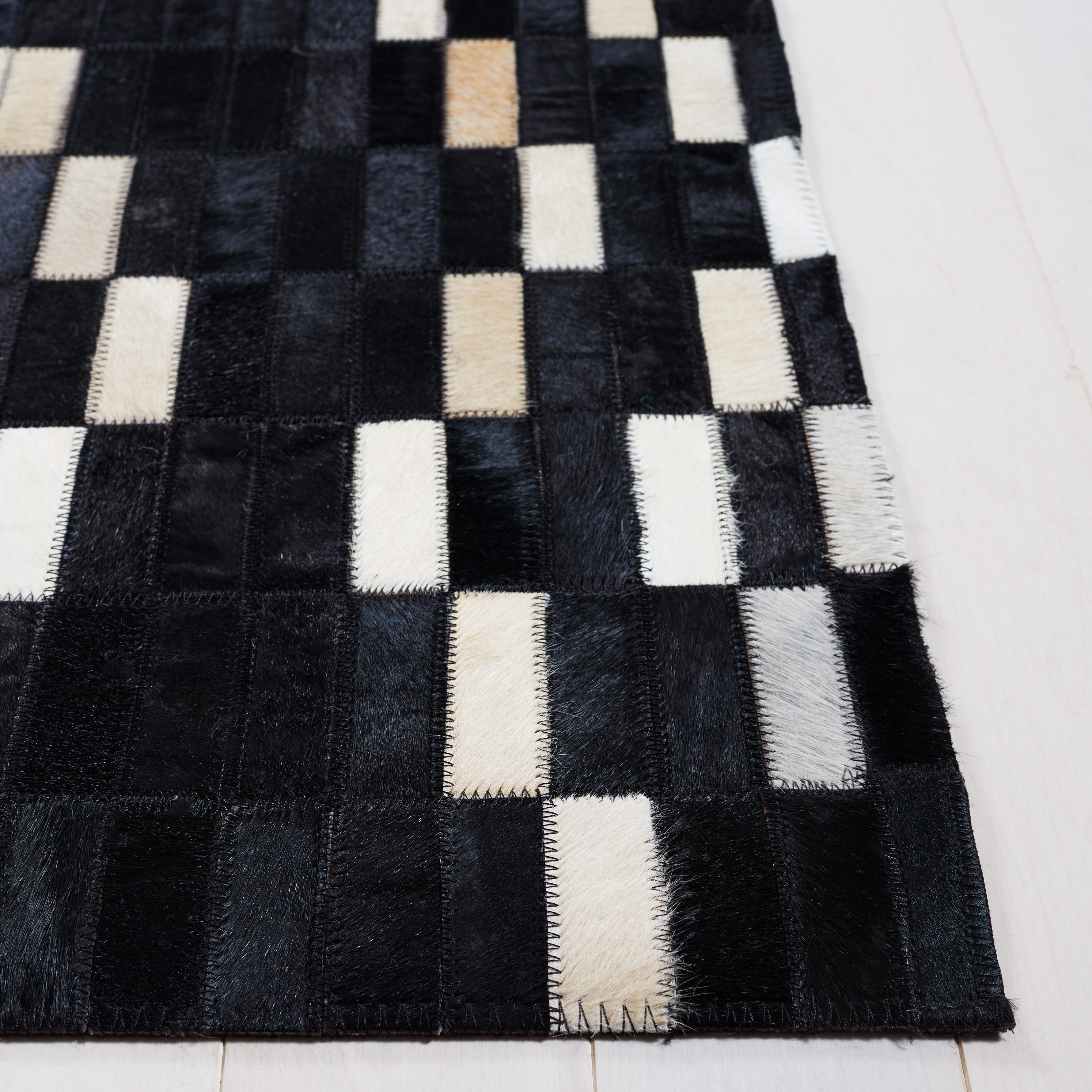 SAFAVIEH Studio Leather Jepson Geometric Area Rug, Black/Beige, 5' x 8'