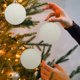 thumbnail image 2 of Juego de bolas de Navidad flocadas - 8cm 6pcs blanco, decoraciones de Navidad, 6 piezas, múltiples estilos de decoraciones para árboles de Navidad, también para otras fiestas, 2 of 6