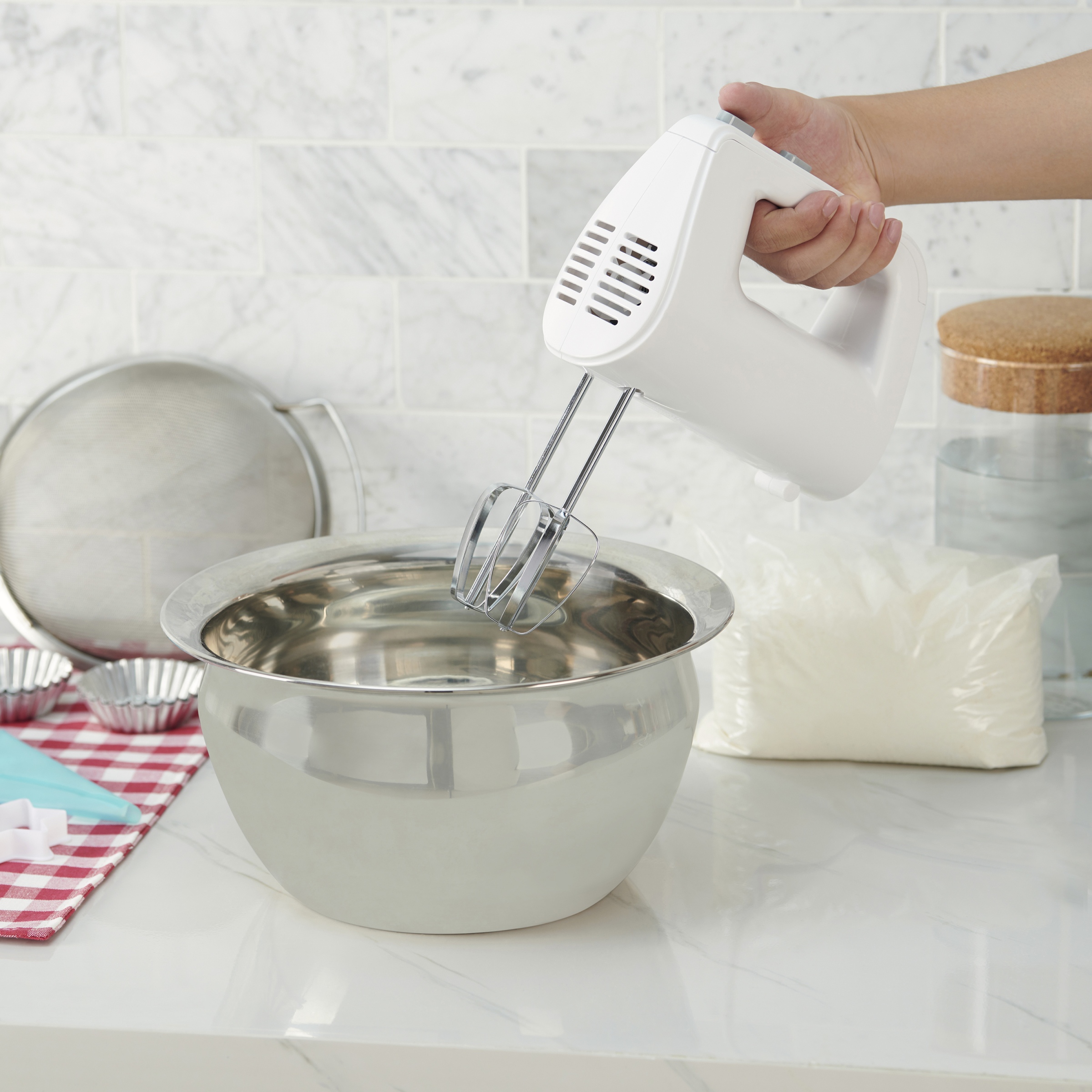 Mainstays 5-Speed 150-Watts Hand Mixer with Chrome Beaters, White - image 3 of 5