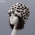 thumbnail image 4 of Gorro plano redondo de piel de conejo de imitación de otoño e invierno, gorro corto de felpa con pelo grueso y sin ala para mujeres mayores, 4 of 5