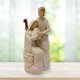 thumbnail image 5 of Matsuzay Escultura de resina familiar de pequeña boda de Navidad estatuilla interior adorno de pie decoración del hogar regalo de aniversario Decoración Matsuzay HA011259-00B, 5 of 6