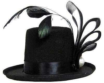 small hat with feathers