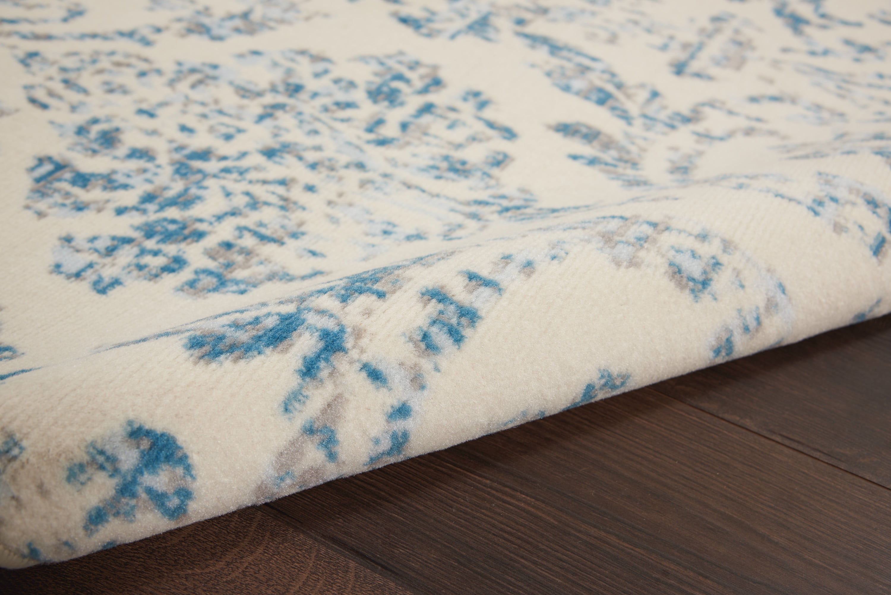 Nourison Bliss Vintage Farmhouse Ivory/Blue 4' x 6' Area Rug, (4' x 6')