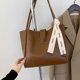 thumbnail image 5 of Bolso de hombro retro de gran capacidad para otoño e invierno para mujer, bolso de mano informal de moda para viajes de trabajo, 5 of 6