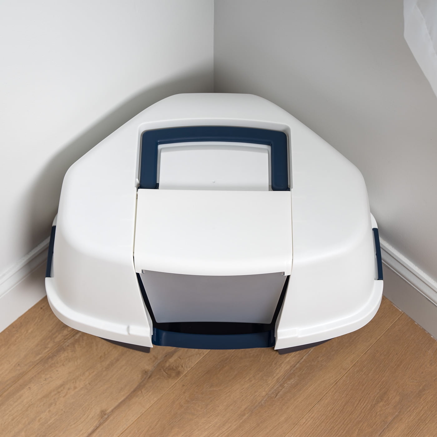 IRIS Large Corner Cat Litter Box with Lid | Enclosed Design, Handle & Buckles, Navy/White