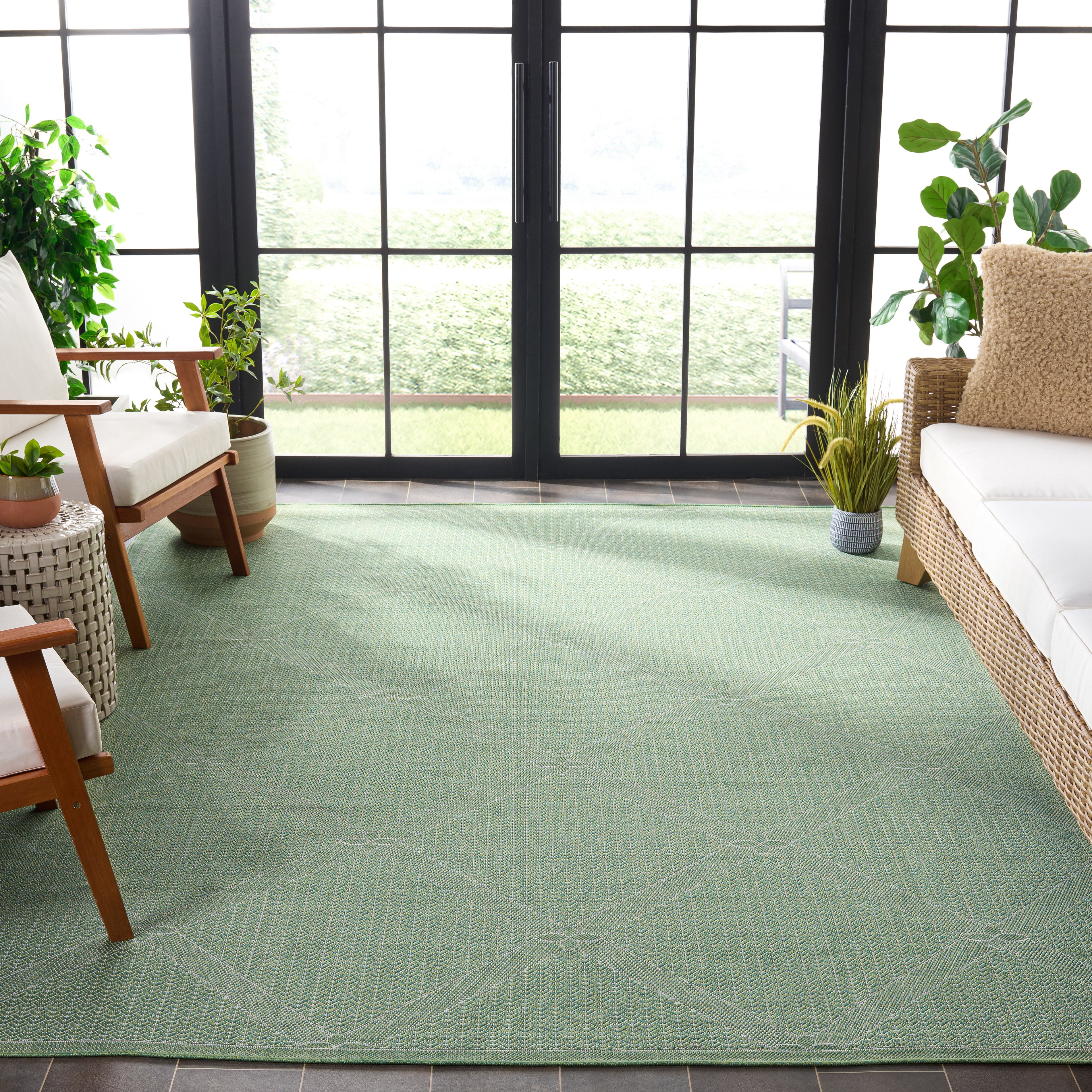 SAFAVIEH Machine Washable Rug Indoor/Outdoor Bermuda Collection - Bermuda Travis Diamond Indoor/Outdoor Area Rug, Green/Ivory, 6'7" x 6'7" Square