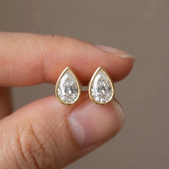 2Ct Pear Cut Simulated Diamond Women's Pretty Stud Earrings 925 Sterling Silver