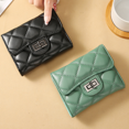 thumbnail image 3 of Llama la atención con esta elegante cartera corta acolchada Argyle - Mini monedero de piel sintética para mujer, 3 of 6