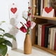 thumbnail image 5 of Tulipanes artificiales con ramas de bayas en forma de corazón | Decoración para el hogar en San Valentín | Arreglo floral artificial para porche, jardín y jardinera, 5 of 6