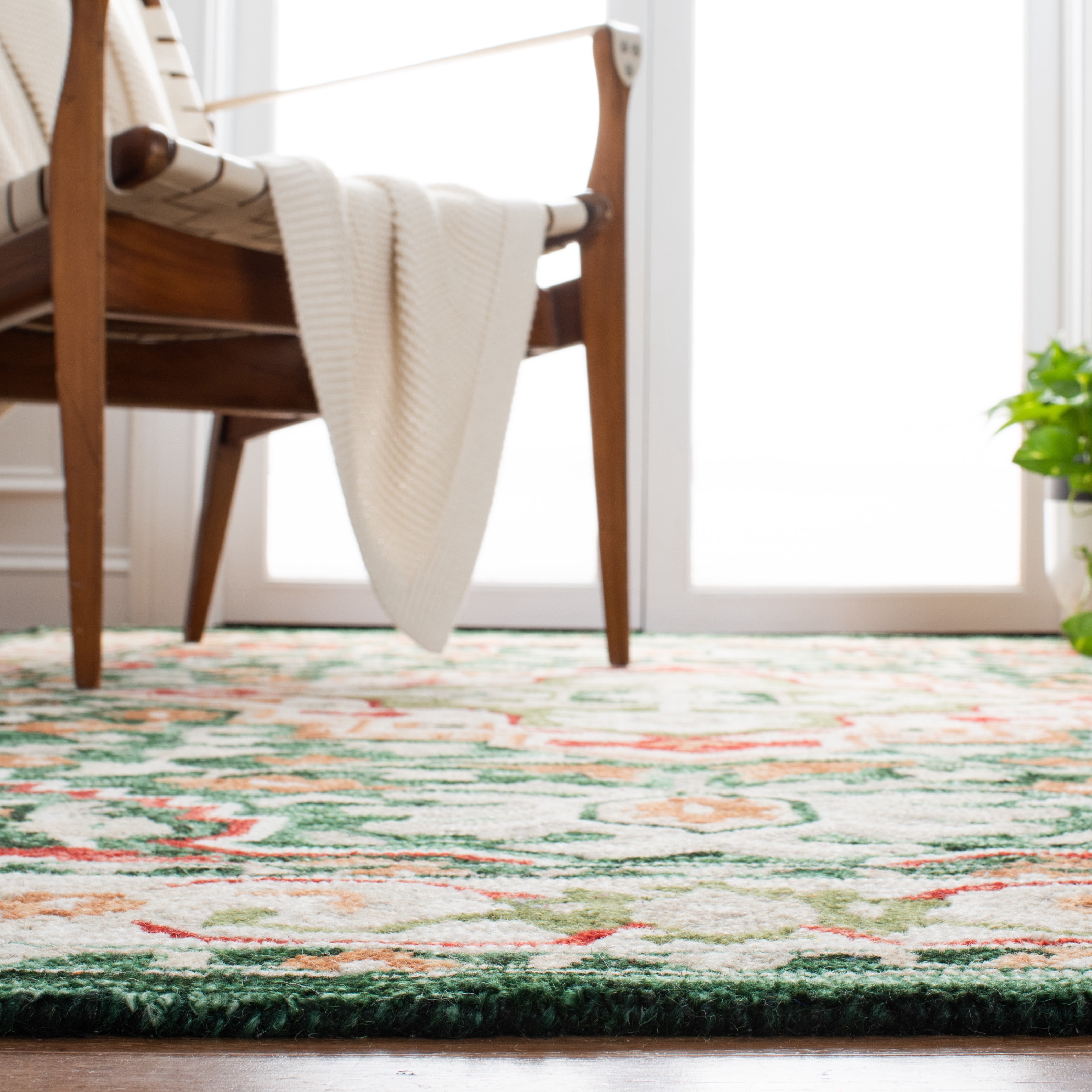 SAFAVIEH Aspen Coco Southwestern Wool Area Rug, Green/Red, 7' x 7' Square