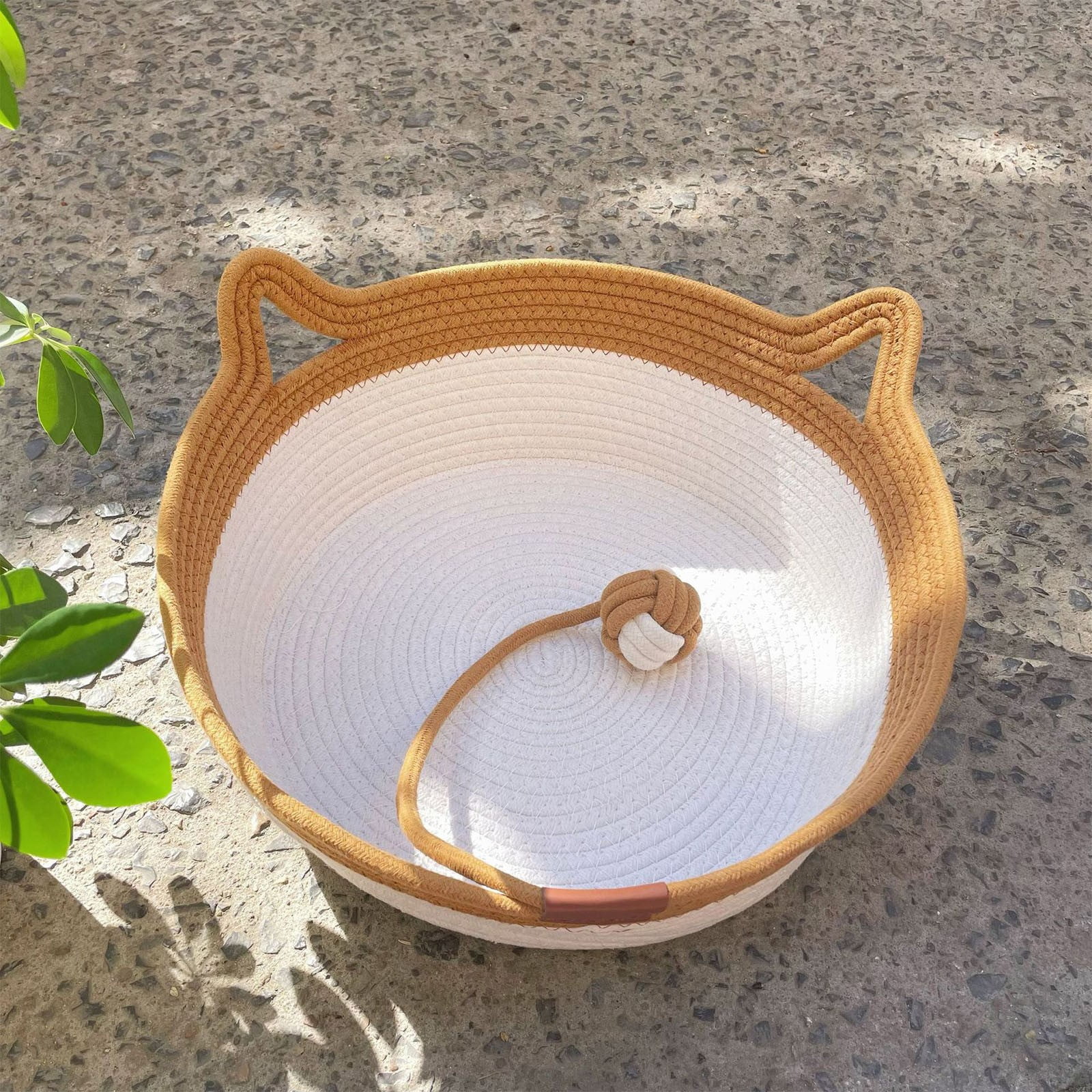 SPOORYYO Cat Basket, Pets Hand Woven Sleeping Bed Basket, Rope Round Cat Nest with Built-in Scratching Pad and Play Ball for Cats and Dogs All-Season