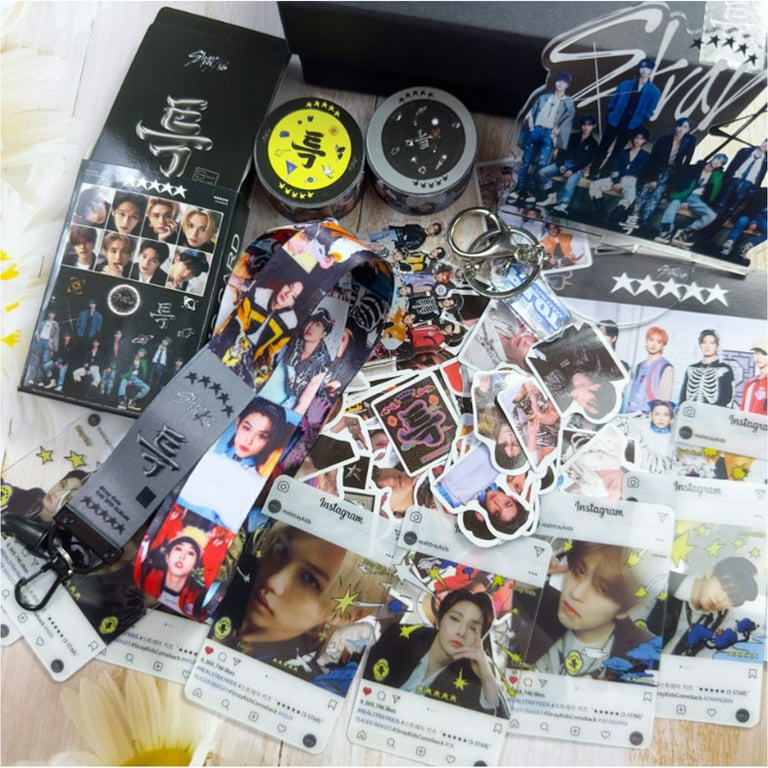K-POP グッズ セット Stray Kids -SKZOO K-Pop Merchandise Gift Box Set with Photo Cards