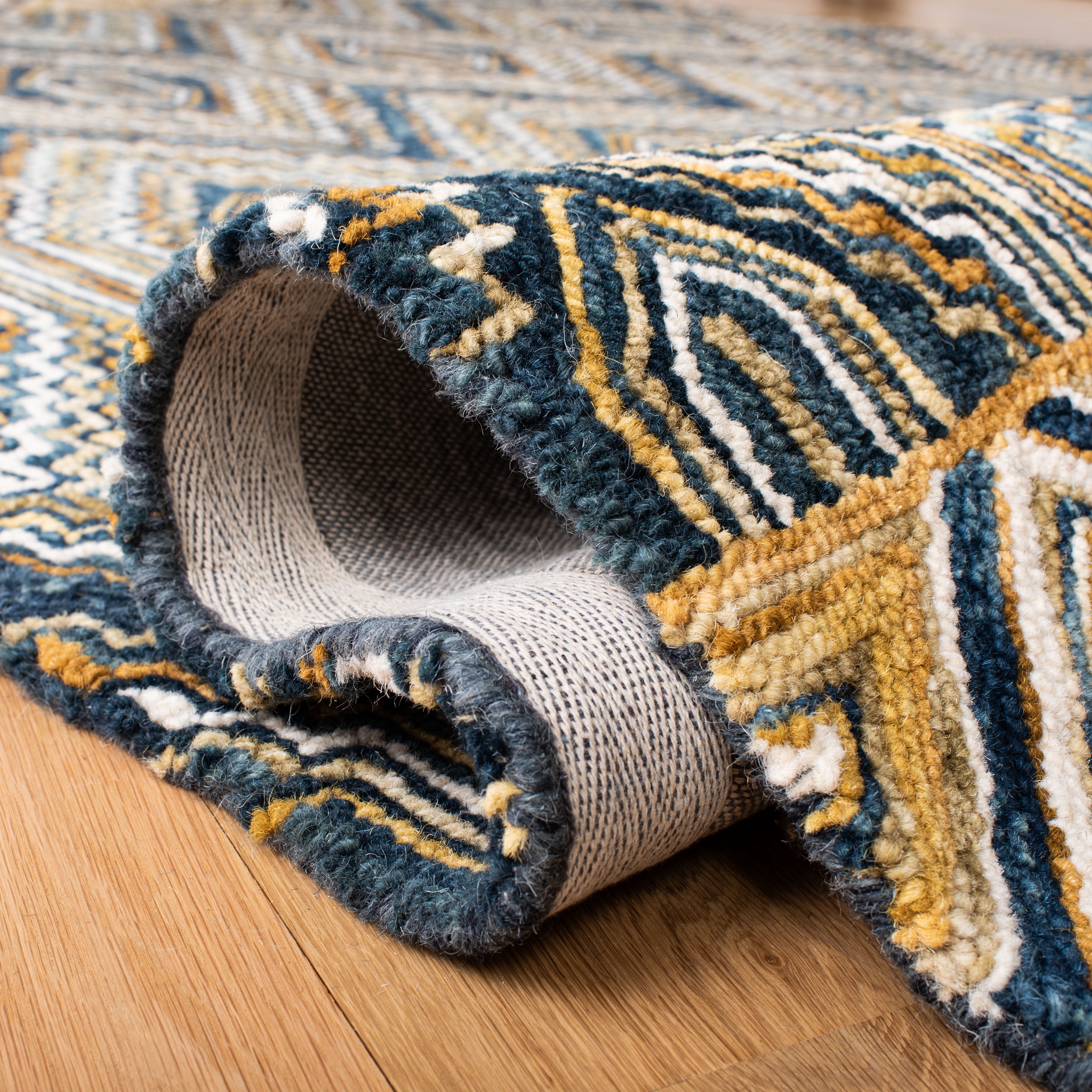 SAFAVIEH Aspen Sylvester Geometric Wool Area Rug, Blue/Gold, 5' x 5' Square