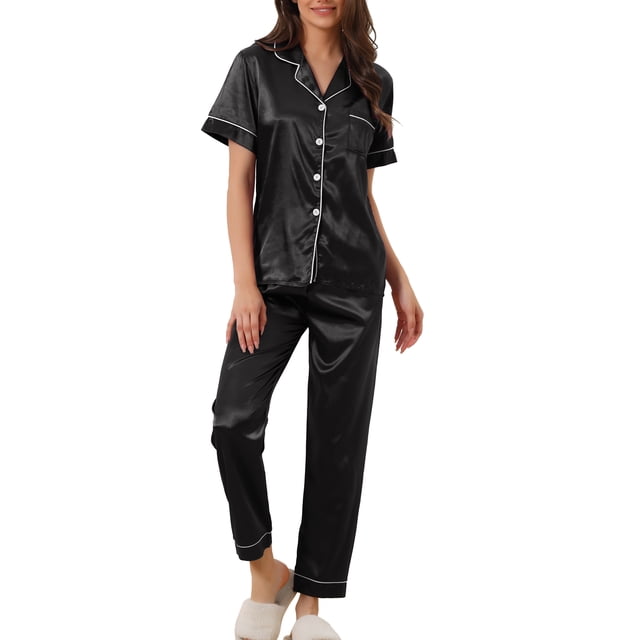 inspirar chic conjunto de pijamas de mujer de dos piezas con camisa de botones y pantalones, ropa de noche, xl negro conjunto de satén negro talla XL con camisa de botones de manga corta, cuello con muesca, ribete blanco y bolsillo de pecho; pantalón largo con cintura elástica visible en vista frontal sobre fondo claro, tela ligera y lisa; a menudo usado como loungewear combinable con bata ligera.
