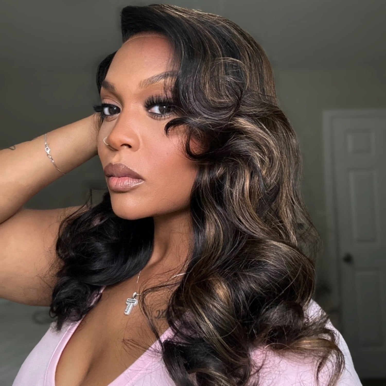 LUVME All-Day Comfort™ Wig 200% Density Voluminous Loose Body Wave Glueless Minimalist HD Lace Wig Pre-Cut Lace 14" Brown Higlight 1 pc for Woman