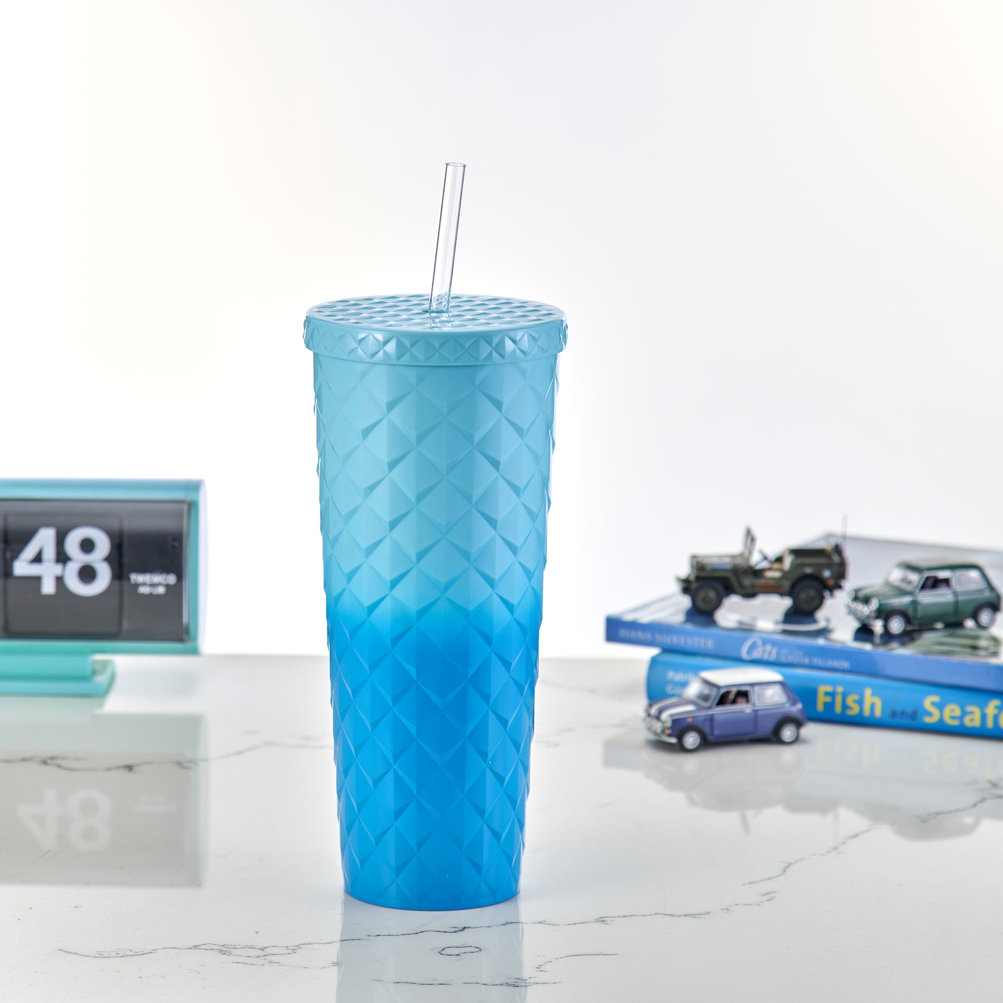 Mainstays 26oz Diamond Scale Textured Plastic Tumbler with Straw, Ombre Blue, Double Wall Insulated