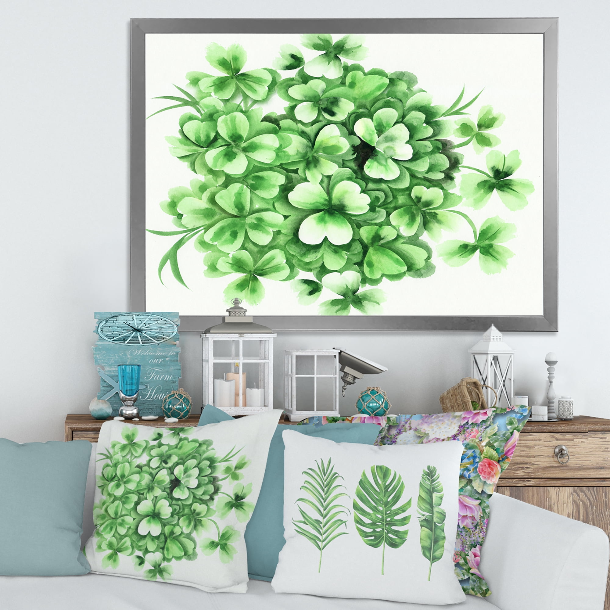 Designart 'Green Vintage Leaves of Shamrock' Traditional Framed Art Print