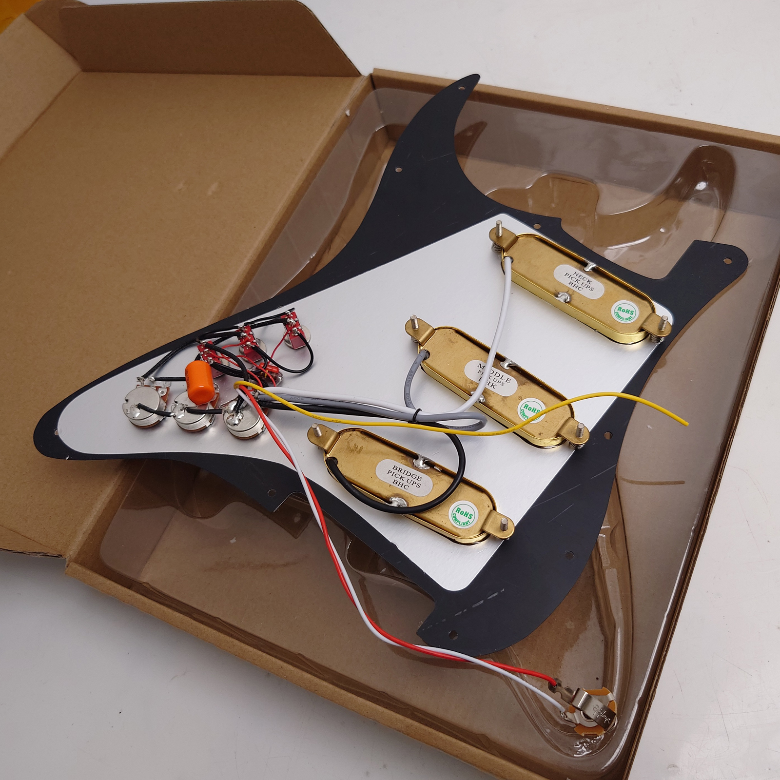 Guitar Prewired Loaded Pickguard, with SSS Burns Tri Sonic Single Alnico 5 pickups For Fender Strat Guitar