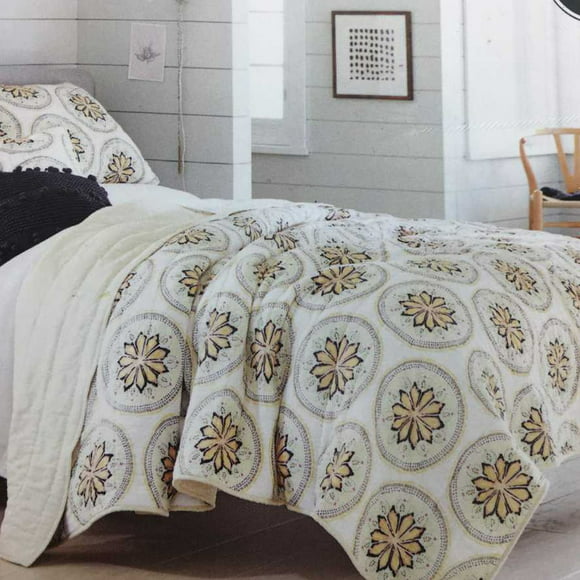 Threshold Quilts & Bedspreads