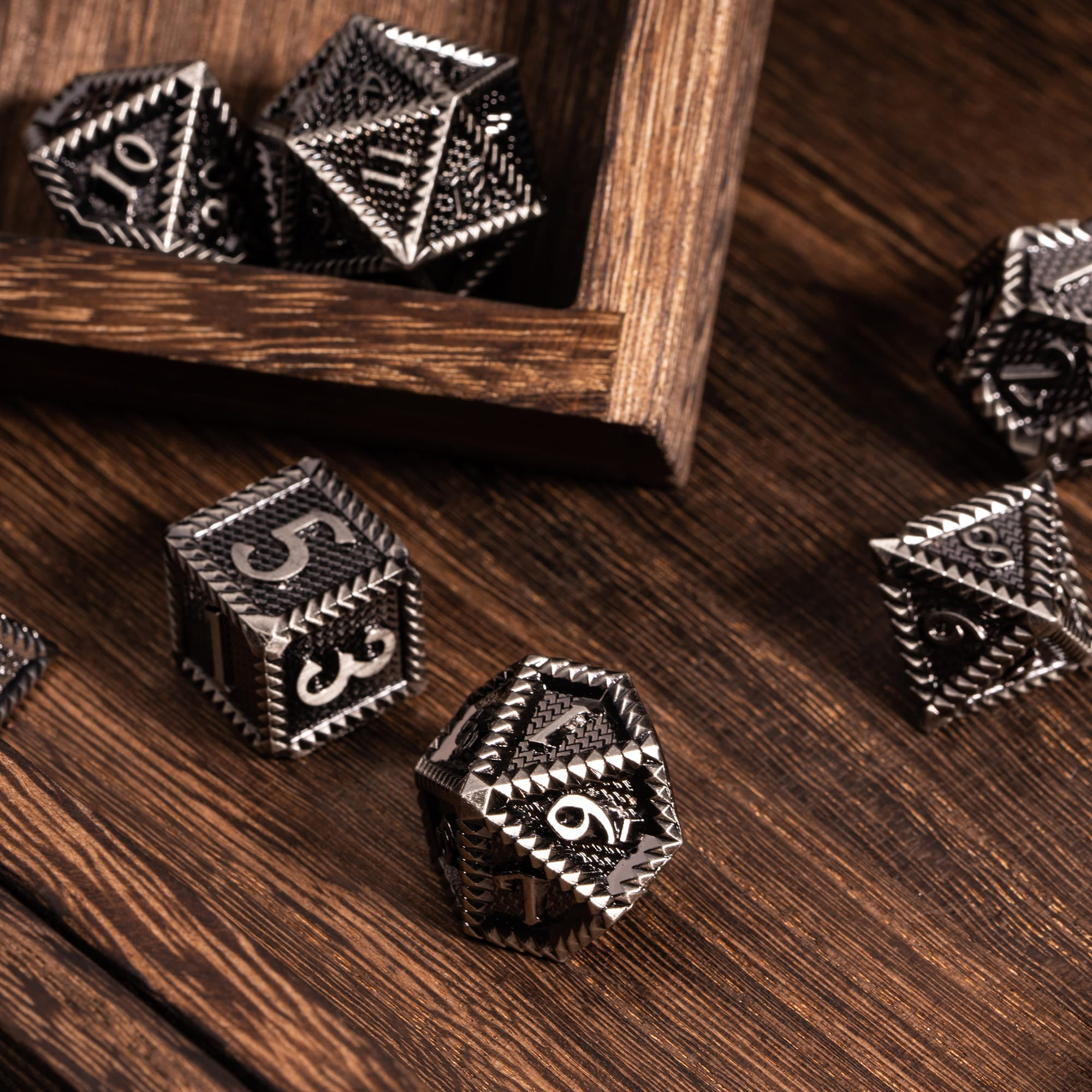Cusdie Metal DND Dice Set, 7 die Metal Polyhedral D&D Dice Set Serrated Edge Dice for DND Dungeons and Dragons TTRPG Role Playing Games