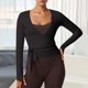 thumbnail image 2 of Camiseta informal con cuello en V para mujer: top liso, poliéster, primavera/verano, versátil, fácil de cuidar, corte holgado, tallas S-L para uso diario., 2 of 5
