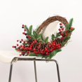 thumbnail image 4 of Corona de ratán de Navidad La Vida Bella ramas naturales de pino bayas y conos de pino decoración de Puerta del hogar para Año Nuevo, 4 of 4