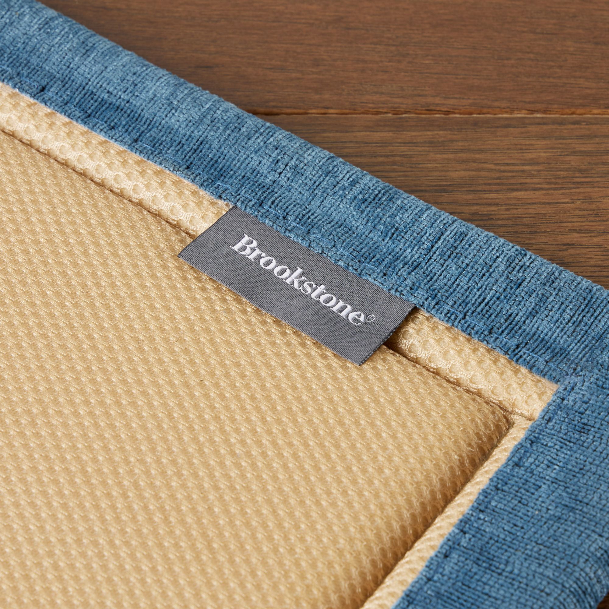 Brookstone Gentle Step Decorative Modern Textured Accent Rug, Blue, 20"x31"