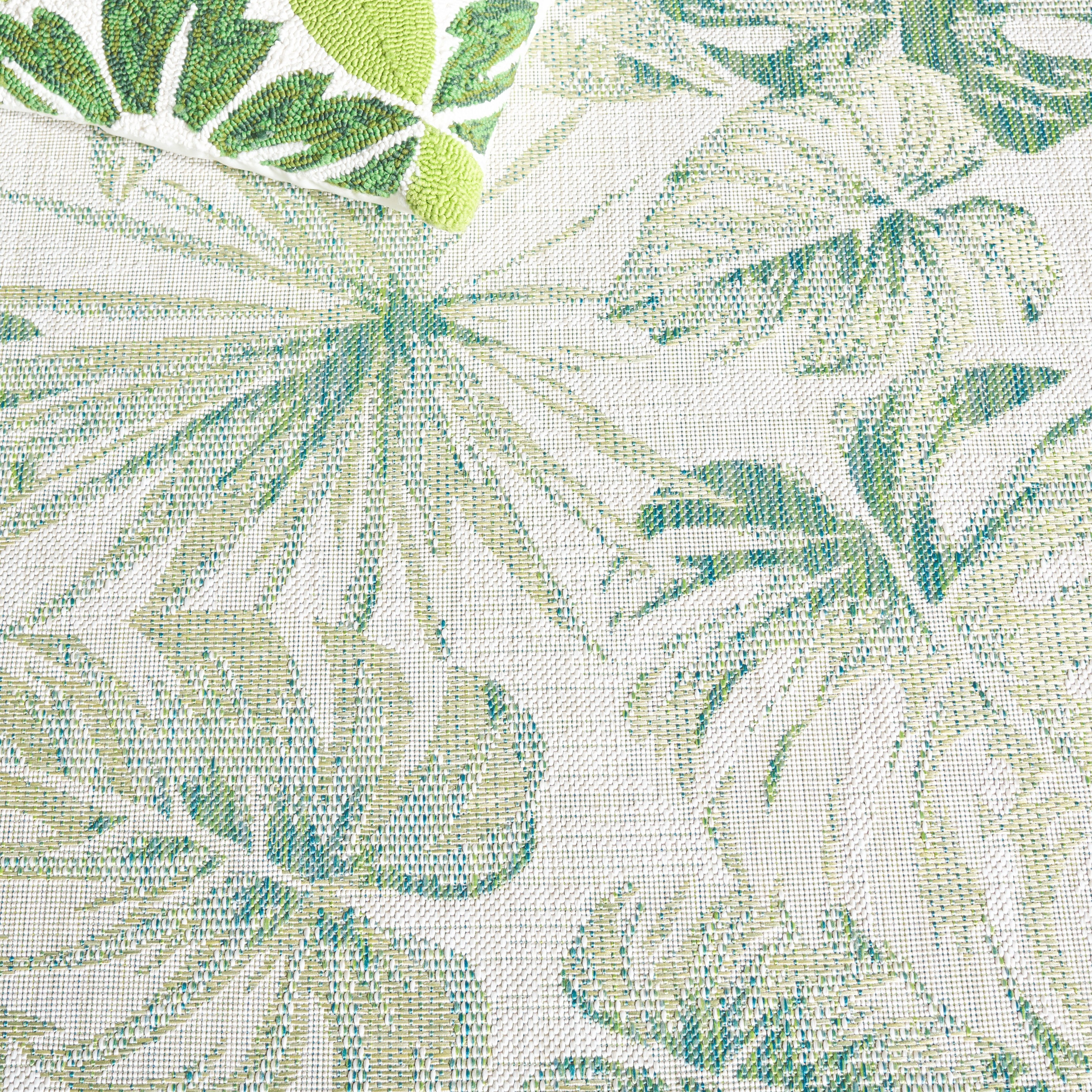 SAFAVIEH Courtyard Jaylen Botanical Indoor/Outdoor Area Rug, Ivory/Green, 5'3" x 7'7"