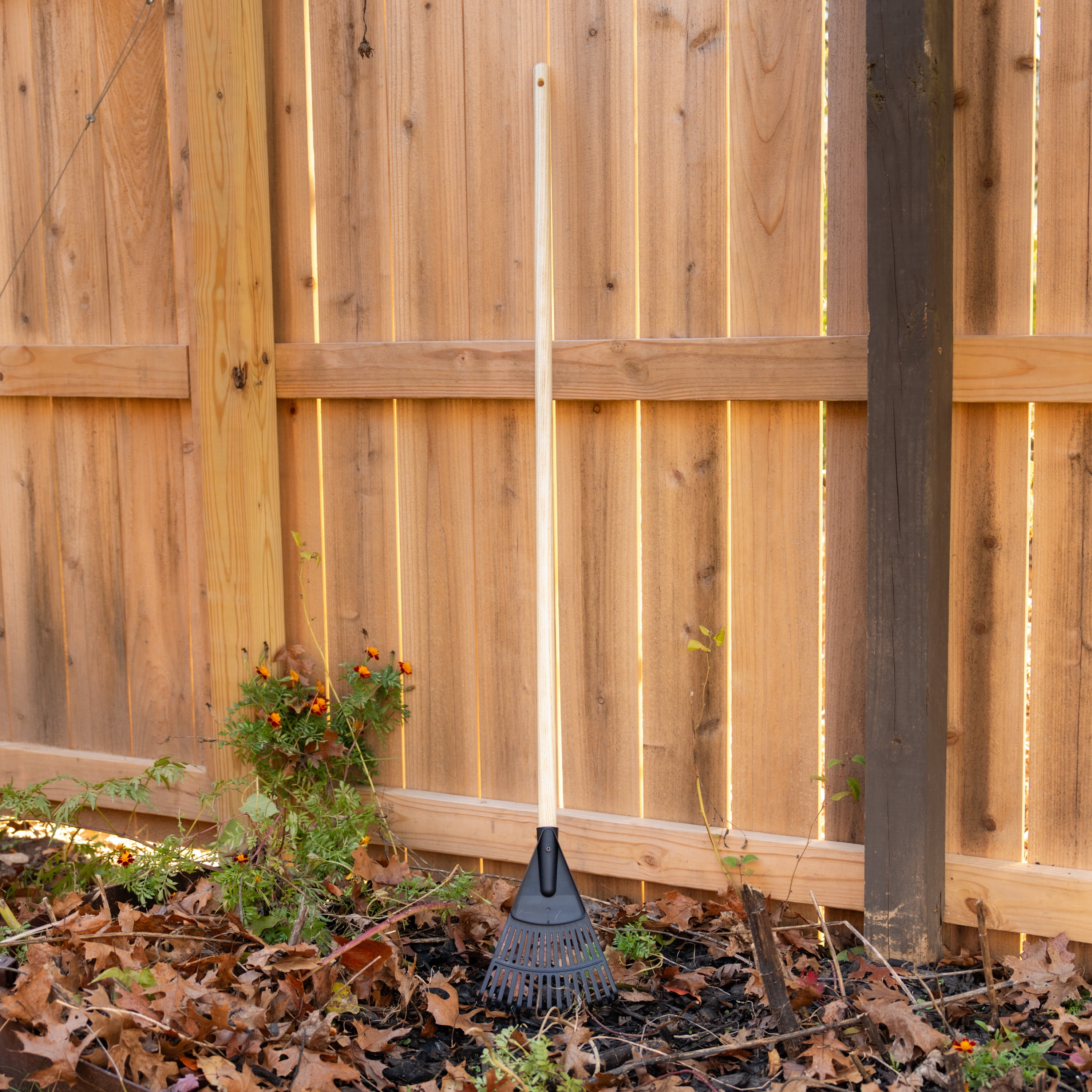 Expert Gardener 8-inch Wood and Poly Shrub Leaf Rake