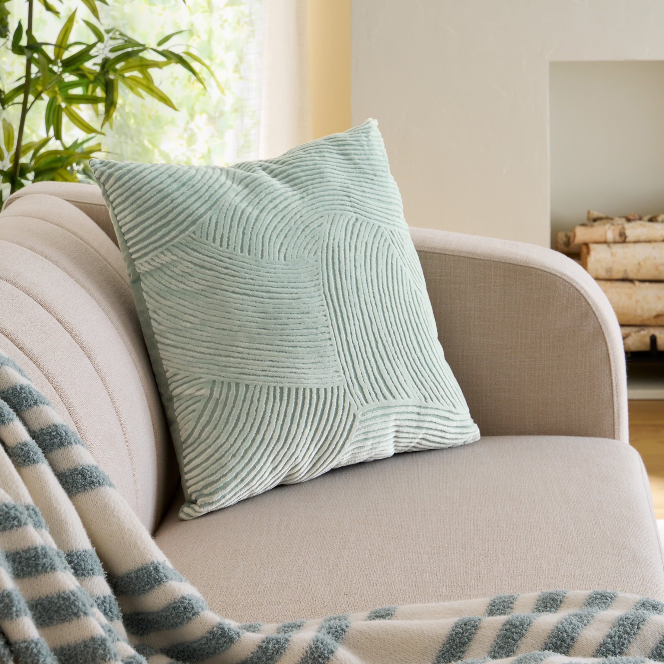 Better Homes & Gardens Waves Green 20" x 20" Velvet Decorative Throw Pillow