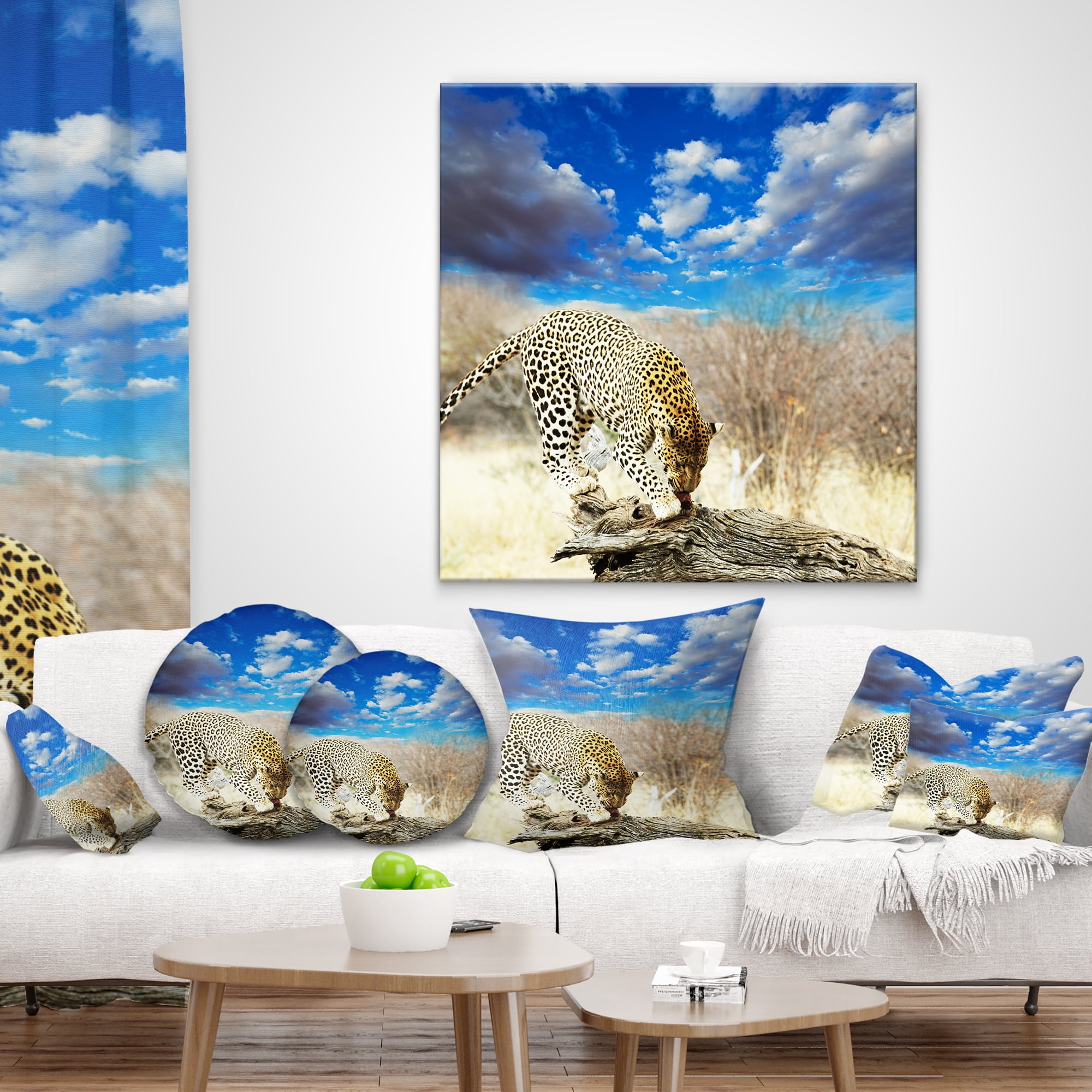 Designart Leopard Feeding on Tree Trunk - African Throw Pillow - 16x16